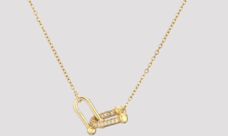 Fine Jewellery Set – Earrings & Necklace
